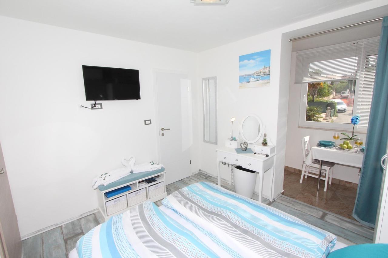 Studio Orhidea Blu โรวีน ภายนอก รูปภาพ